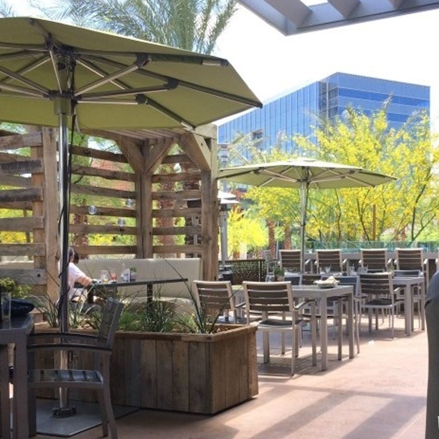 Miami Patio Table - 32" x 48" Silver/Gray